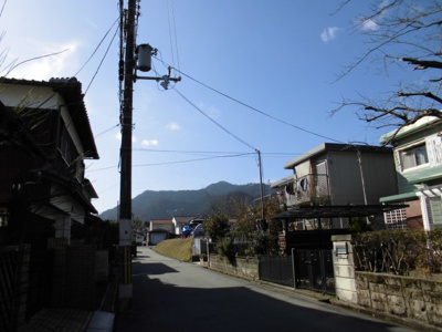 【前面道路含む現地写真】 | 大津市日吉台1丁目16-8　土地 | 幅員約6.1mです