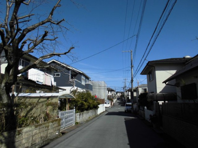 【前面道路含む現地写真】 | 大津市日吉台1丁目16-8　土地 | 幅員約6.1mです
