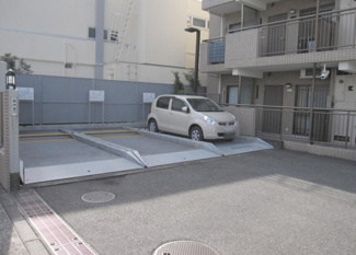 【駐車場】