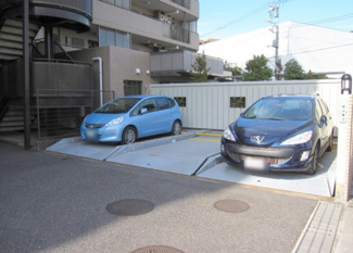 【駐車場】