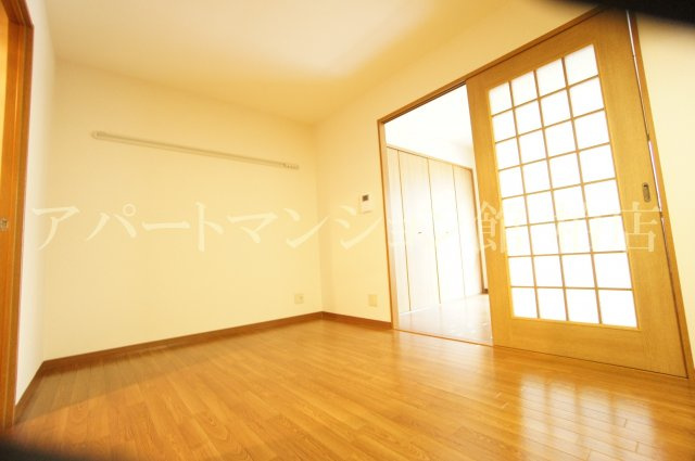 アメニティ富里の洋室