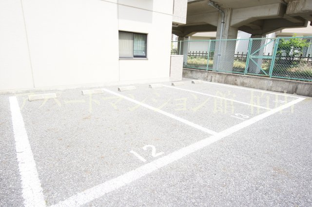 アメニティ富里の駐車場