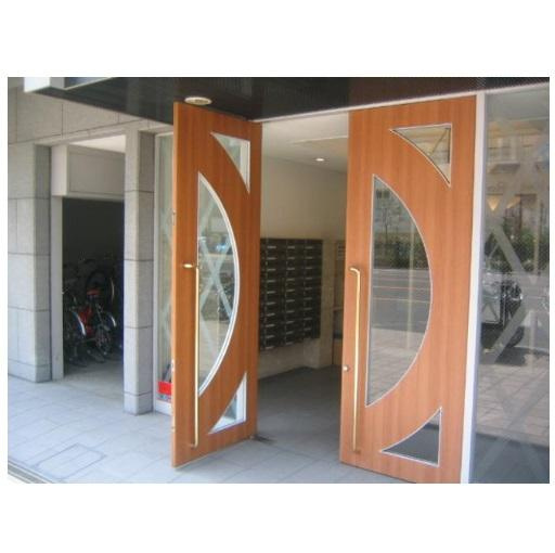 エスリード難波駅前　BRAVI不動産のエントランス|【エスリード難波駅前】落ち着いたエントランスです