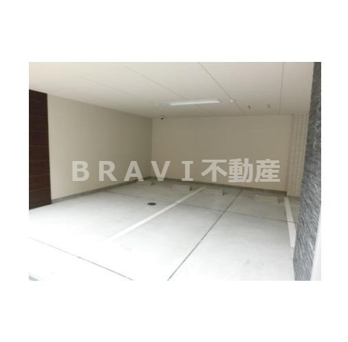 アドバンス大阪城グラシア　BRAVI不動産の駐車場|【アドバンス大阪城グラシア】駐車場があるので、車を買う予定の方も安心です