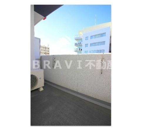 AFFLUENCE難波　アフルエンスナンバ　BRAVI不動産のバルコニー|【アフルエンスナンバ】外からの目が気にならないバルコニーで洗濯物が干せます