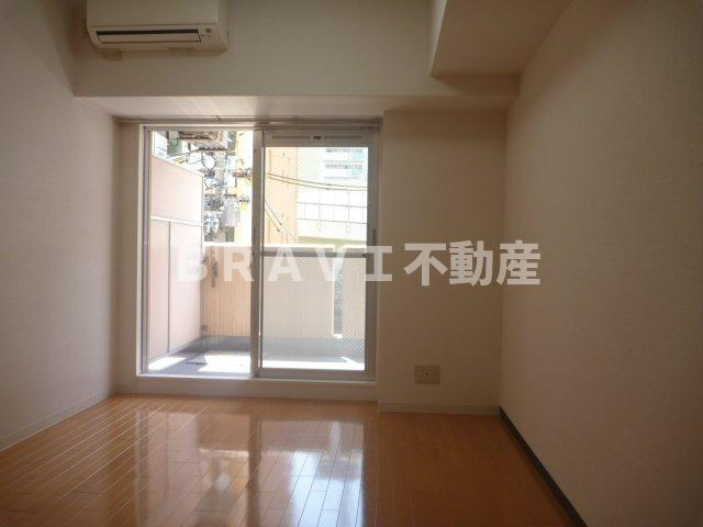 グラマシー心斎橋東　BRAVI不動産の居間・リビング|【グラマシー心斎橋東】ゆったりとしたリビングです