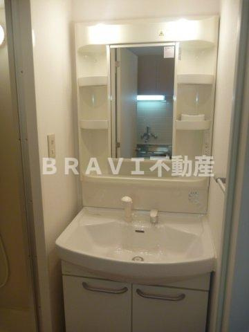 グラマシー心斎橋東　BRAVI不動産の独立洗面台|【グラマシー心斎橋東】独立洗面台あり、毎朝おしゃれに忙しい女性の方におすすめです