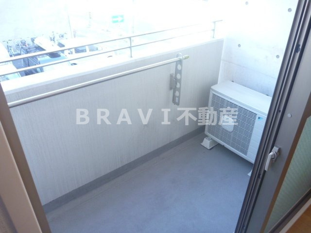 ラシーヌ玉造　BRAVI不動産のバルコニー|【ラシーヌ玉造】お洗濯にも便利なバルコニー付き