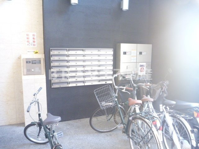 ラシーヌ玉造　BRAVI不動産のエントランス|【ラシーヌ玉造】清潔なエントランスです