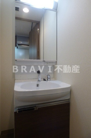 プレサンス玉造駅前　BRAVI不動産の独立洗面台|【プレサンス玉造駅前】使いやすい独立洗面台です