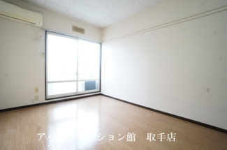 【居間・リビング】 | リバーサイドパレス