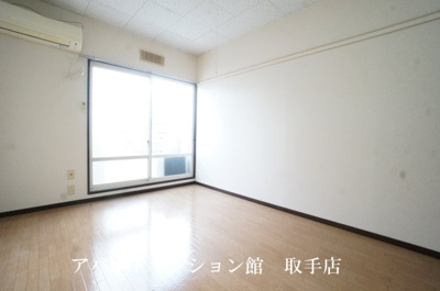【居間・リビング】 | リバーサイドパレス