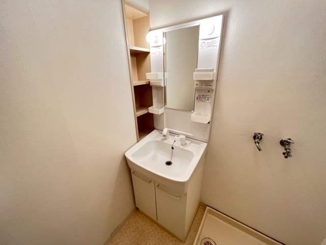 アデューウエダの独立洗面台