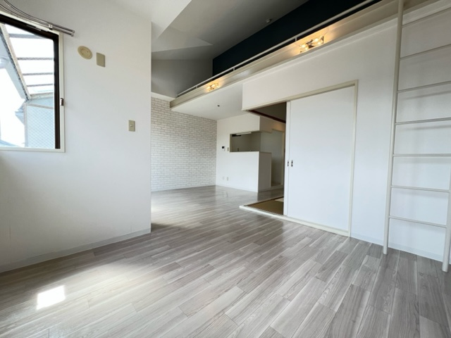 アデューウエダの居間・リビング