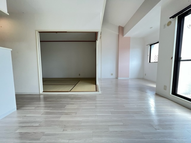 アデューウエダの居間・リビング