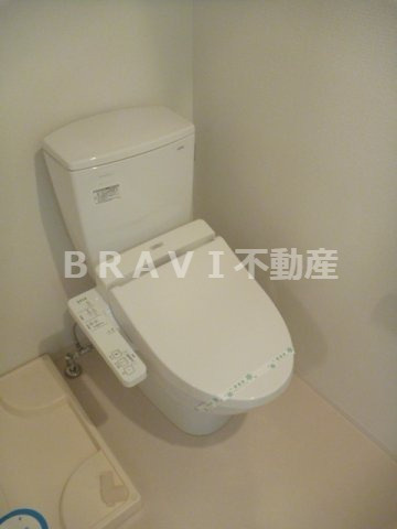 ミュプレ北浜EAST(旧名称SEST北浜) BRAVI不動産のトイレ|【SEST北浜】ゆったりとした空間のトイレです