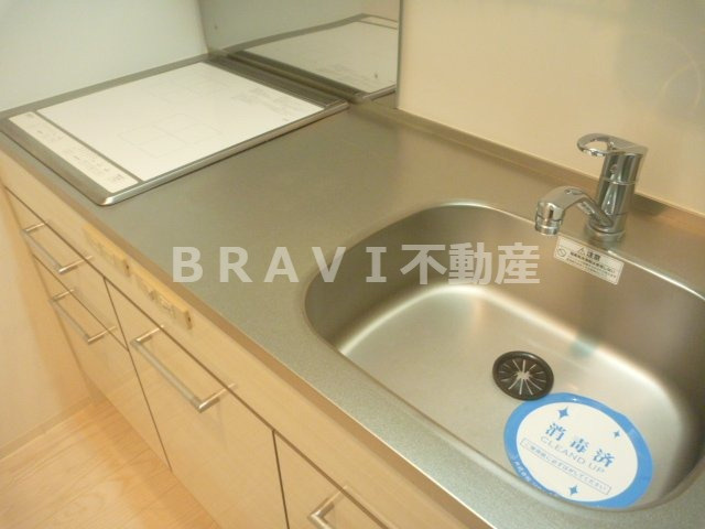ミュプレ北浜EAST(旧名称SEST北浜) BRAVI不動産のキッチン|【SEST北浜】コンパクトなキッチンで掃除もラクラク