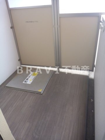 ミュプレ北浜EAST(旧名称SEST北浜) BRAVI不動産のバルコニー|【SEST北浜】外からの目が気にならないバルコニーで洗濯物が干せます