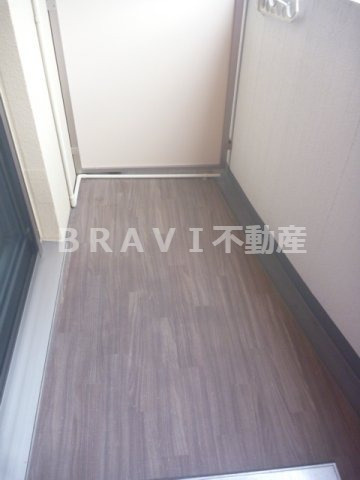 ミュプレ北浜EAST(旧名称SEST北浜) BRAVI不動産のバルコニー|【SEST北浜】開放的で明るい空間を演出してくれるバルコニーです