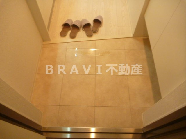 ミュプレ北浜EAST(旧名称SEST北浜) BRAVI不動産の玄関|【SEST北浜】きれいな玄関です