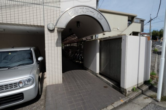 【エントランス】 | 同タイプ別室画像です　現況優先でご了承ください