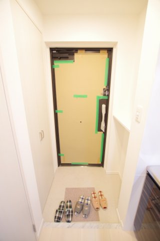 ノースヴィレッジ伍番館の玄関
