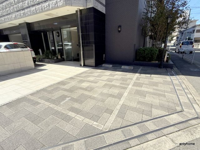 ノースヴィレッジ伍番館の駐車場