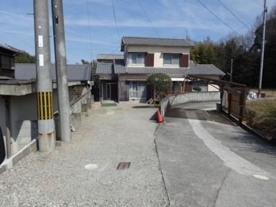 【駐車場】 | 神野町西之山貸家（平尾邸） | 駐車場３台込み！