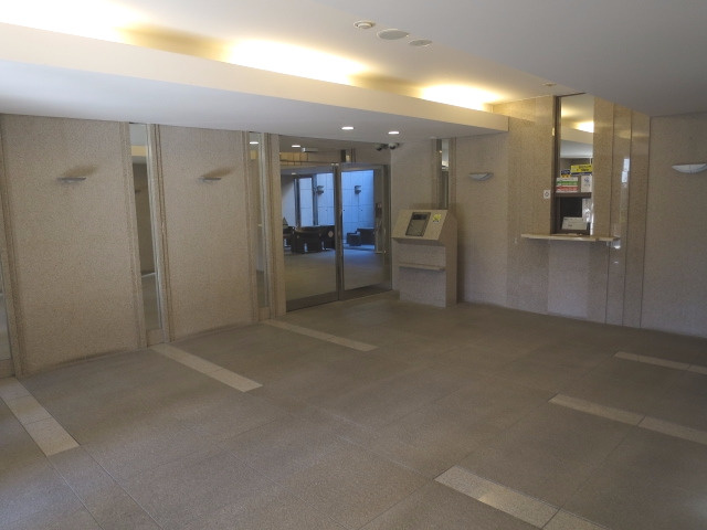 ラシュレ久米川ステーションサイドのエントランス
