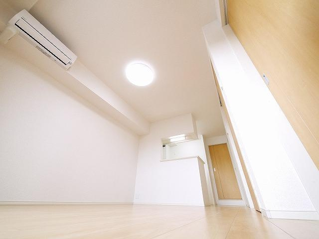カルム　ドミールの居間・リビング|こちらの居間で趣味の時間をお楽しみください
