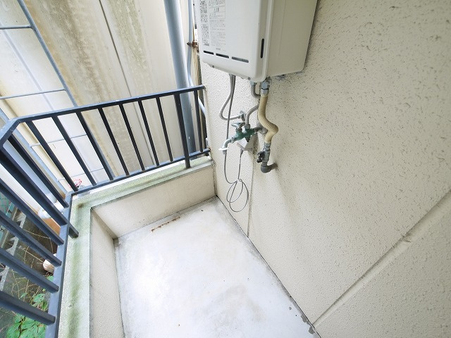 アートハウスならの設備|バルコニーに洗濯機置き場がございます。