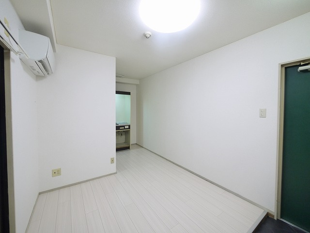 アートハウスならの寝室|明るい洋室です。