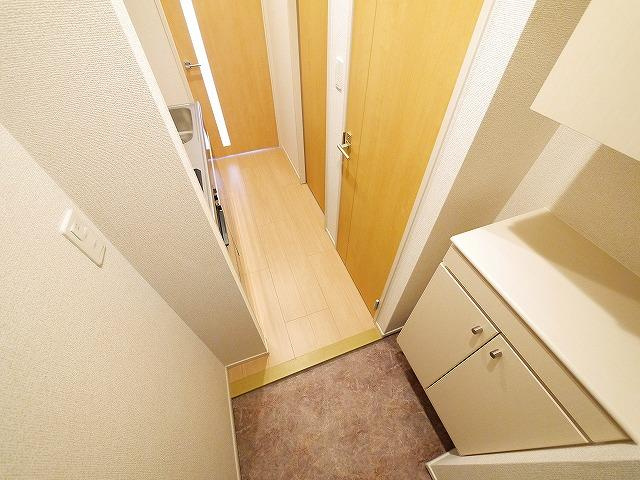 ルミエール生駒の玄関|落ち着いた玄関です