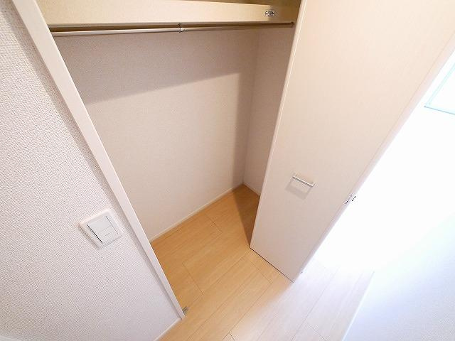 ルミエール生駒の収納|便利な収納スペースです