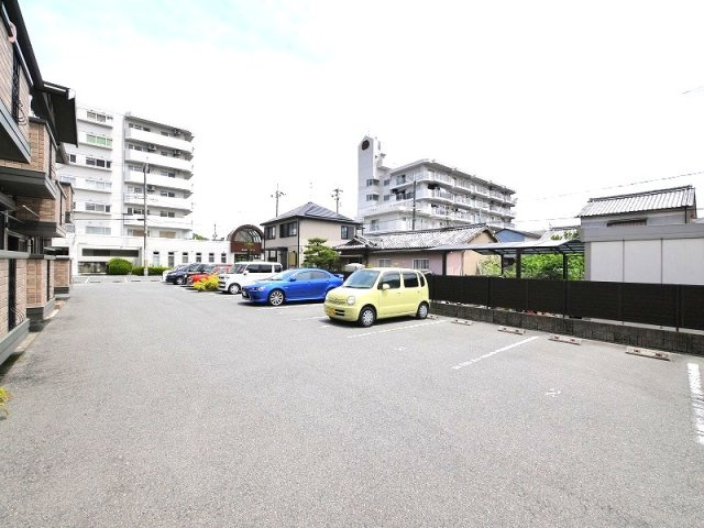 ラフィーネ　メゾンの駐車場|駐車場完備です