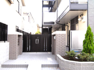 【エントランス】 | ＭｉｌｋｙＷａｙ | オートロックゲート