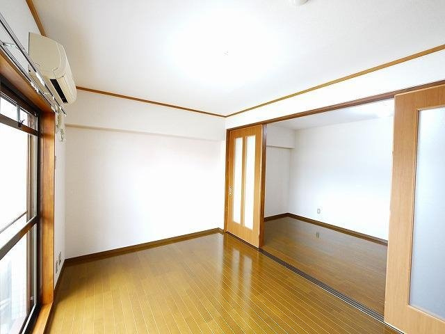 楠本第二ビルの洋室|使い勝手のいい洋室です