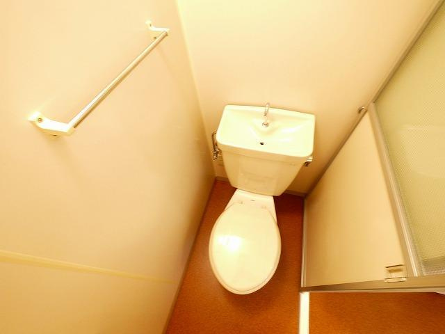楠本第二ビルのトイレ|落ち着いた色調のトイレです