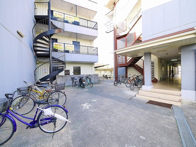 アーバンライフレジデンス天理のその他共用部分|自転車置き場が設置