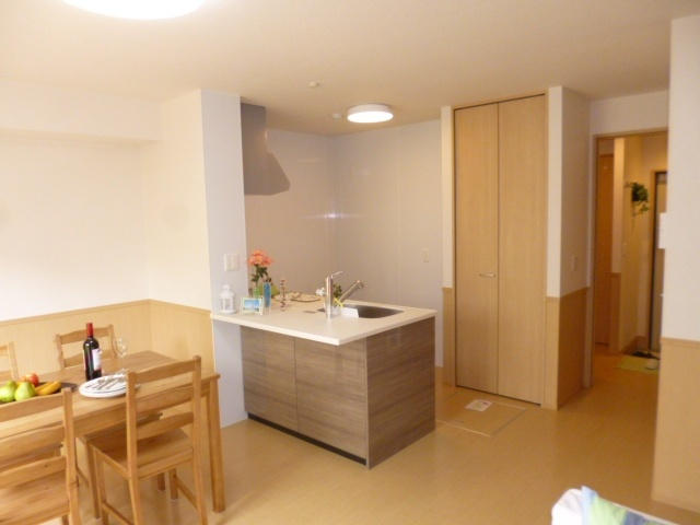 メゾン　ド　SATOMI　A棟の居間・リビング