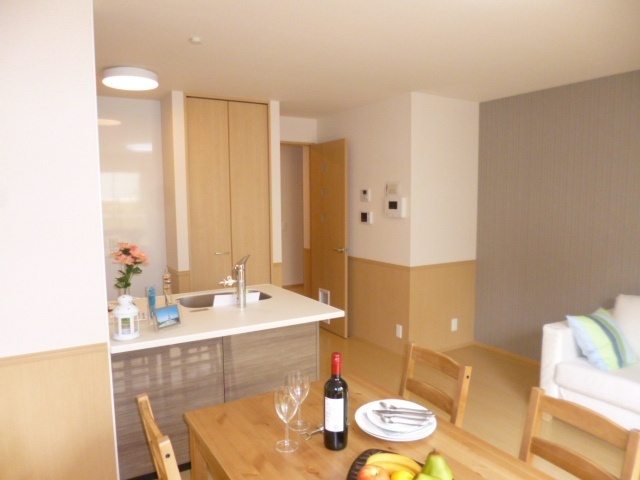 メゾン　ド　SATOMI　A棟の居間・リビング