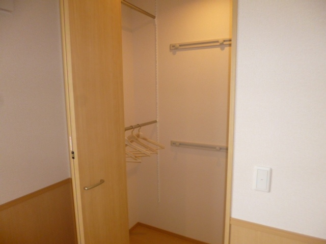 メゾン　ド　SATOMI　A棟の収納