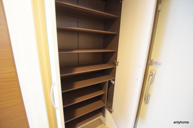 ラルーチェ北梅田　仲介手数料無料の収納