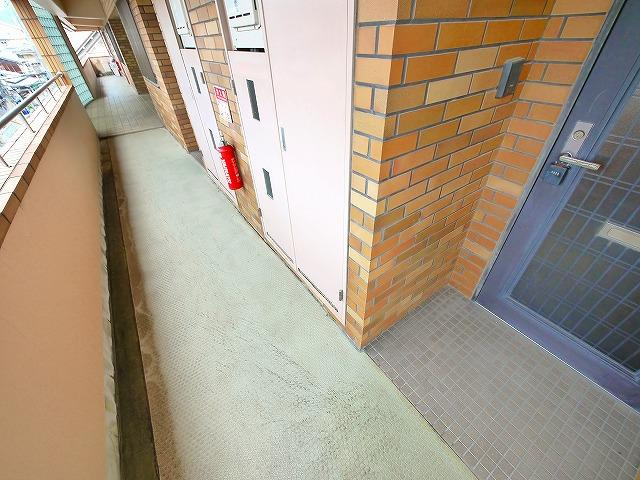 東川ビルのその他共用部分|玄関前の共有廊下です