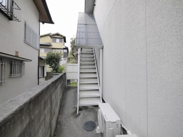 岩村ハイツのエントランス