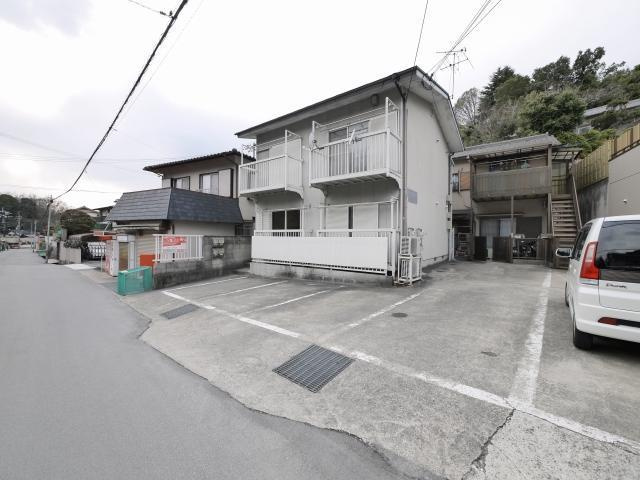 岩村ハイツの駐車場|駐車場があるので、車を買う予定の方も安心です