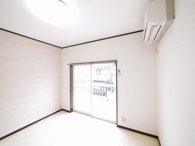 岩村ハイツの洋室|明るい洋室です
