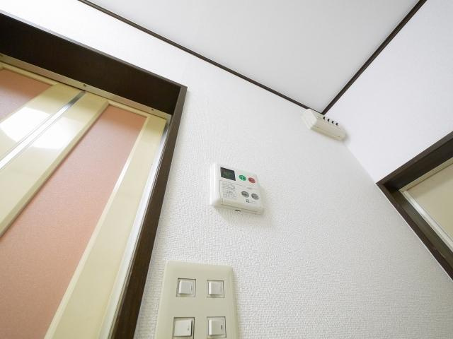 岩村ハイツの設備|給湯器のリモコンです