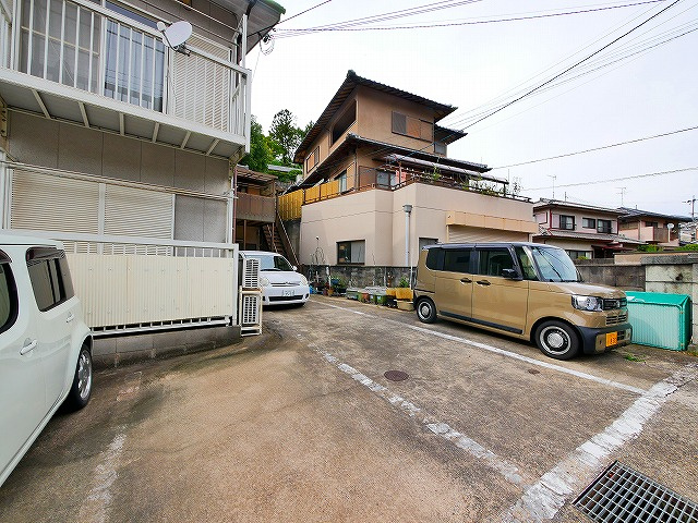 岩村ハイツの駐車場