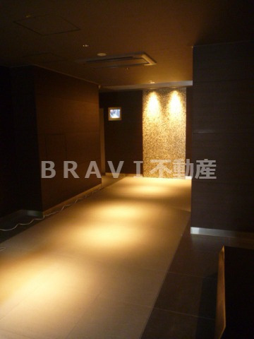 パークアクシス本町　BRAVI不動産のエントランス|【パークアクシス本町】落ち着いたエントランスです